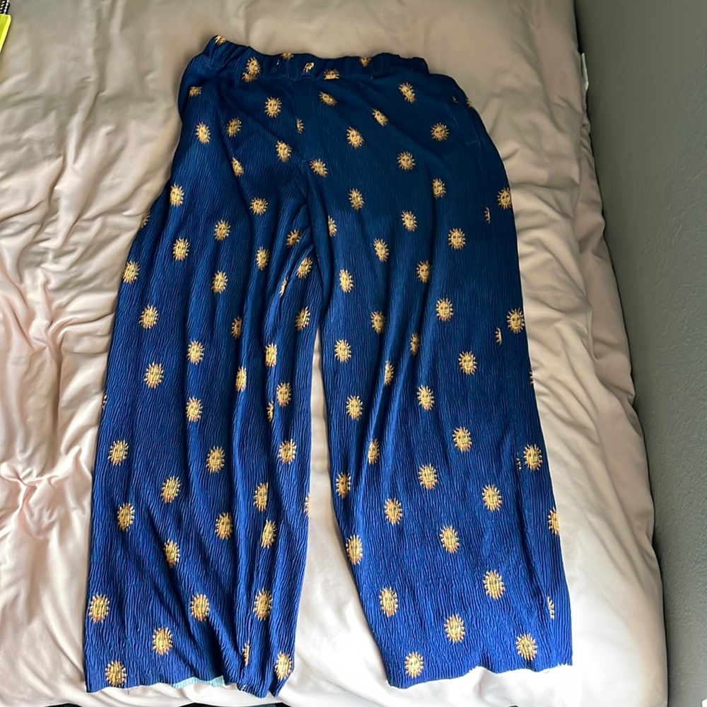 Urban Outfitters, Printed Flowy Pant, Size L🦋